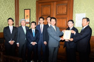 2d04ad5235d31d9e37c2073e994fb9a2_tn608